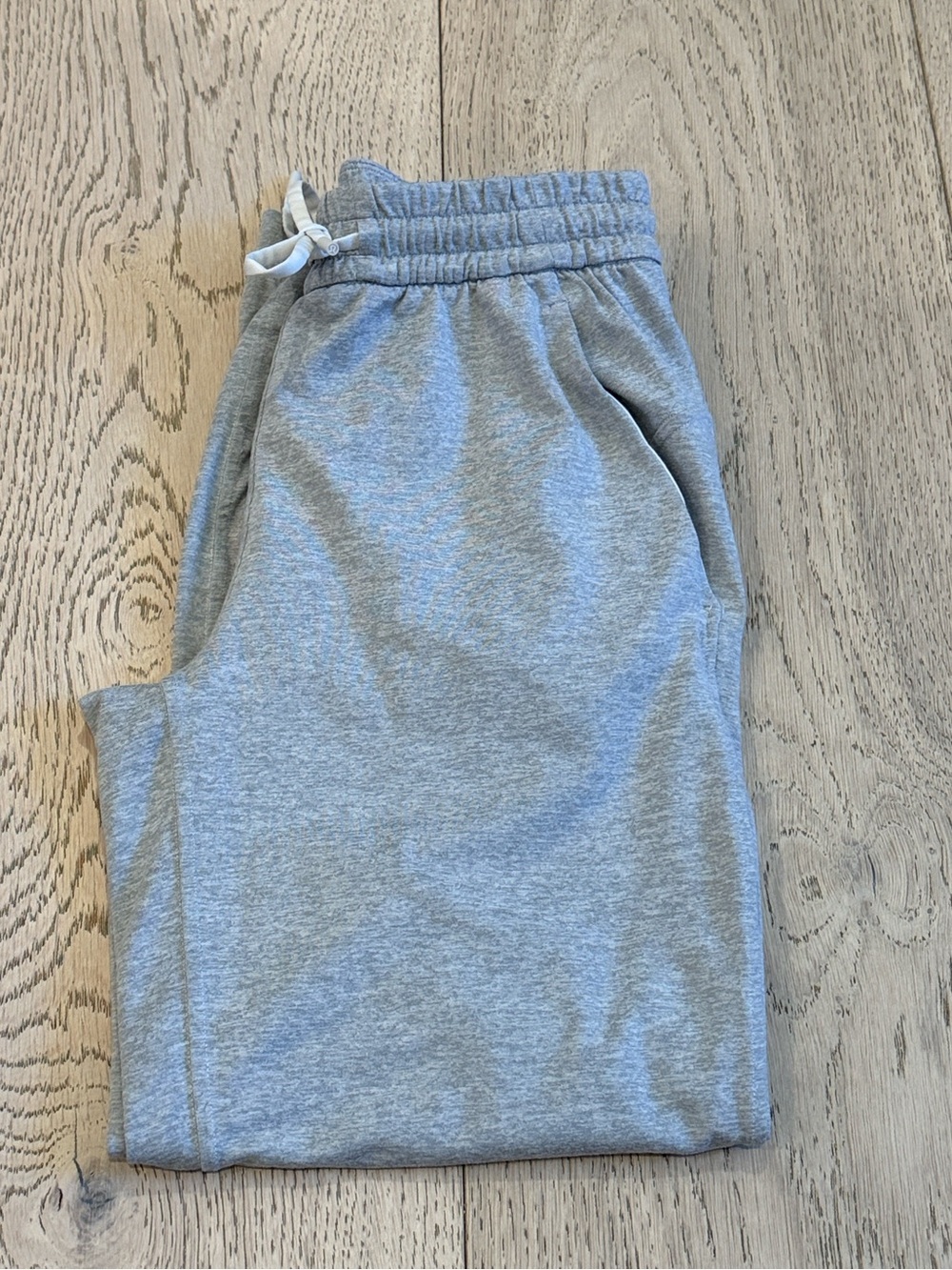 Lululemon Soft Jersey Classic Fit 3/4 Length Mid-Rise Jogger Light Gray Size 2